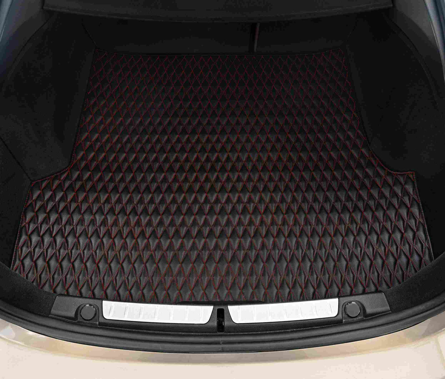 Tapis de Coffre Premium Sur Mesure | Motif Double Losange | Noir & Surpiqûres Rouges