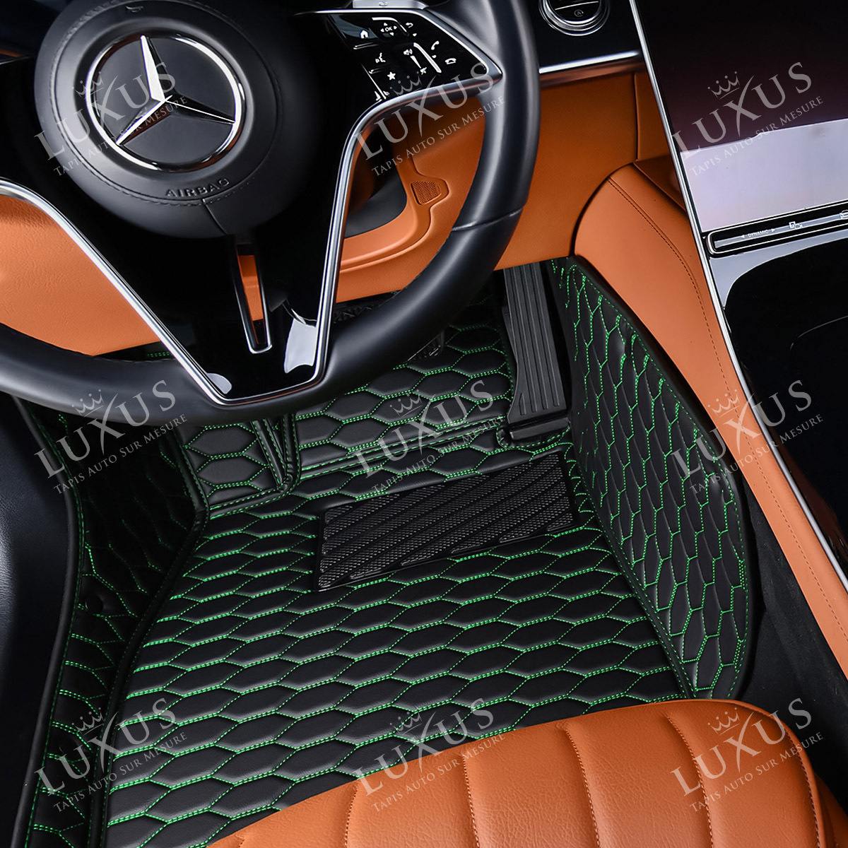 Tapis de Sol Premium Sur Mesure en 3D | Motif Nid d'Abeille | Noir et Surpiqures Vertes