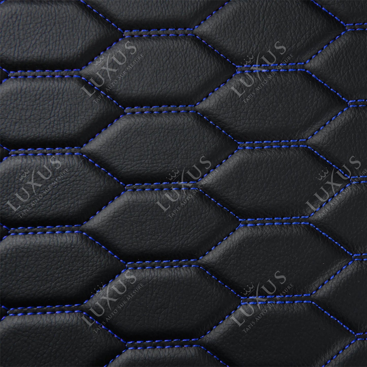 Tapis de Coffre Premium Sur Mesure Intégral 3D | Motif Nid d'Abeille | Noir et Surpiqures Bleues