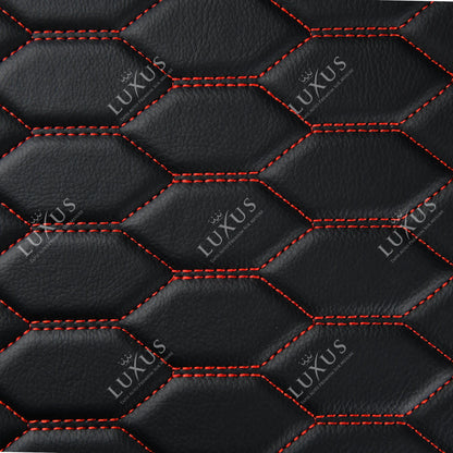 Tapis de Coffre Premium Sur Mesure | Motif Nid d'Abeille | Noir et Surpiqures Rouges