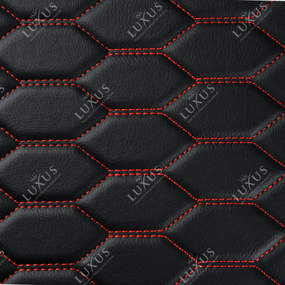 Tapis de Sol Premium Sur Mesure en 3D | Motif Nid d'Abeille | Noir et Surpiqures Rouges