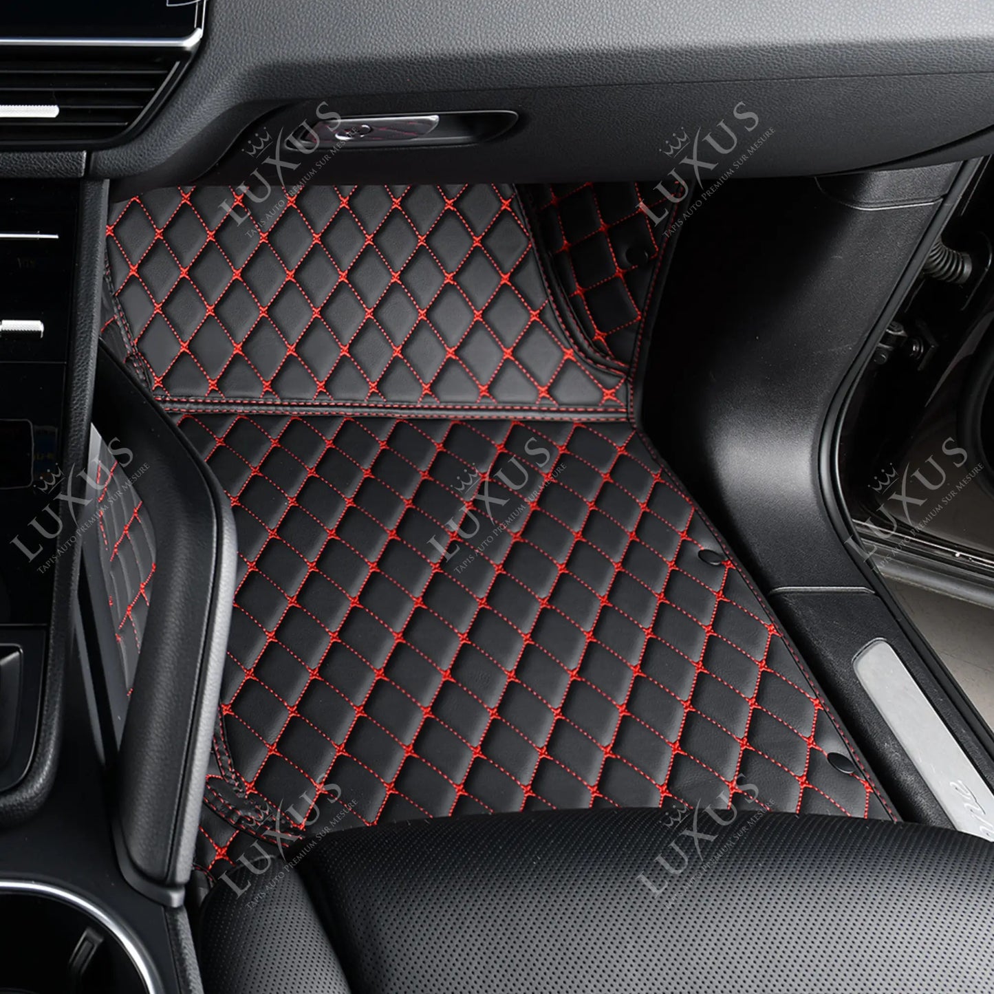 Tapis de Sol Premium Sur Mesure en 3D | Motif Diamant | Noir et Surpiqures Rouges